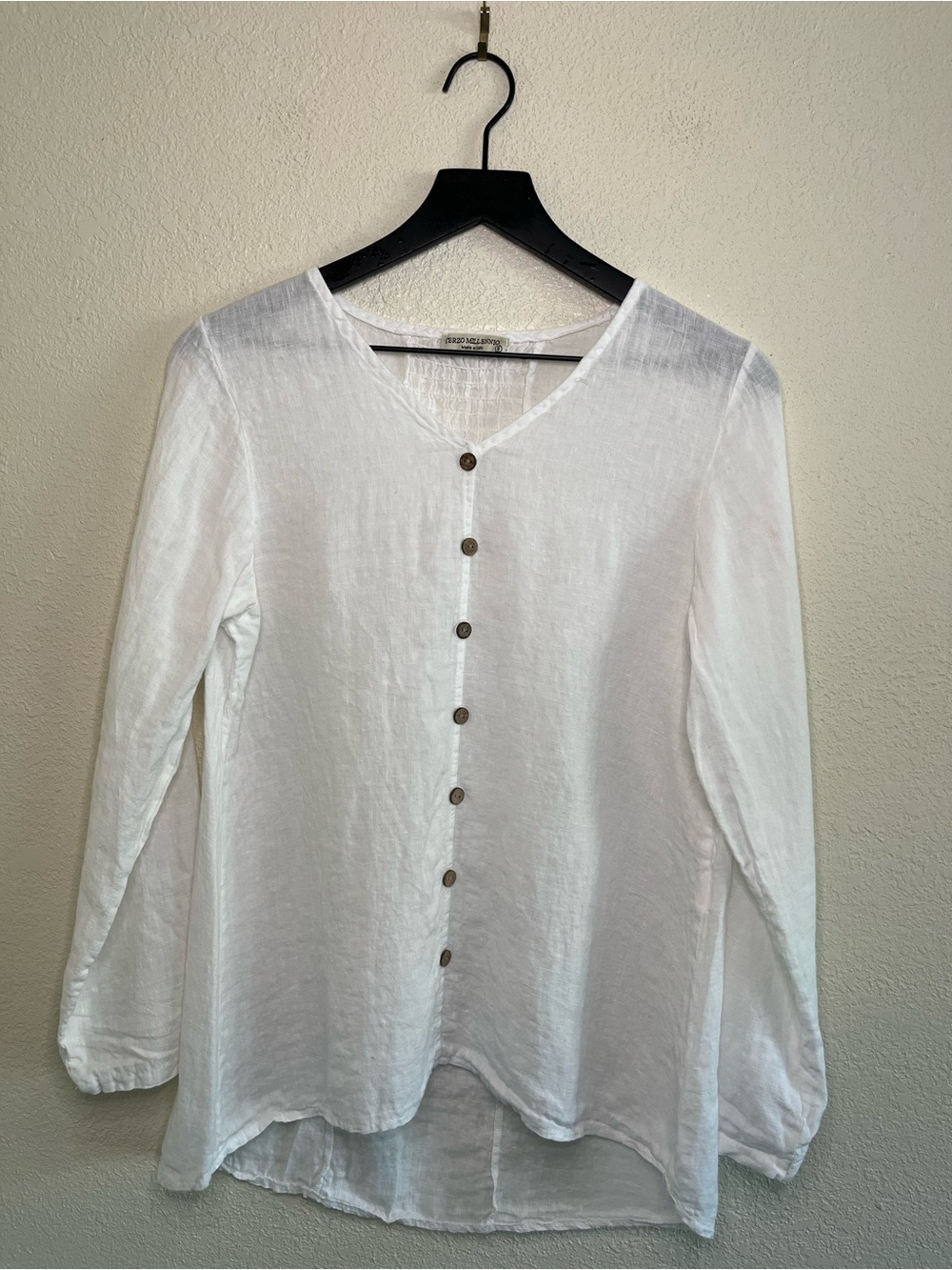Terzo Millennio Coastal Women's White Button-Down Linen Shirt - Relaxed V-Neck